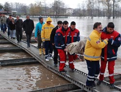 Edirneliler sokakta geceliyor